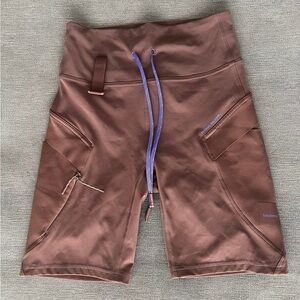 Lululemon super high-rise hiking wunder train shorts